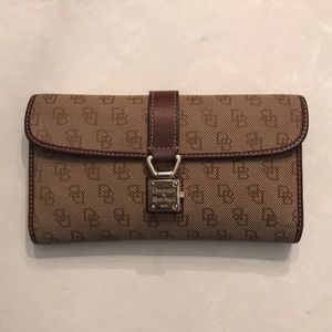 Dooney and Bourke wallet